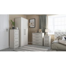 Premiun British Collection Andantino 3 Drawer Double Chest    
    
            

        
    