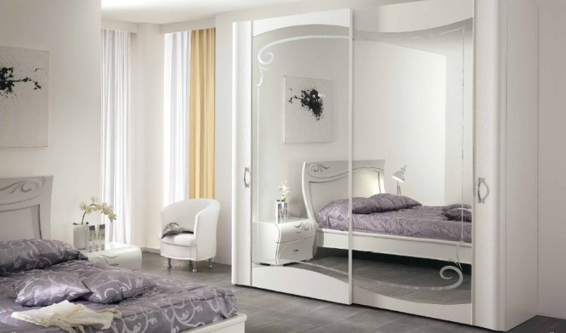 Saltarelli Mobili Saltarelli Diadema 2 Door Mirrored Sliding Wardrobe with Flush Mounted.