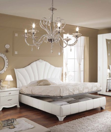 Saltarelli Mobili Saltarelli Giulia White Ottoman Bed with Upholstered sides and headboard.