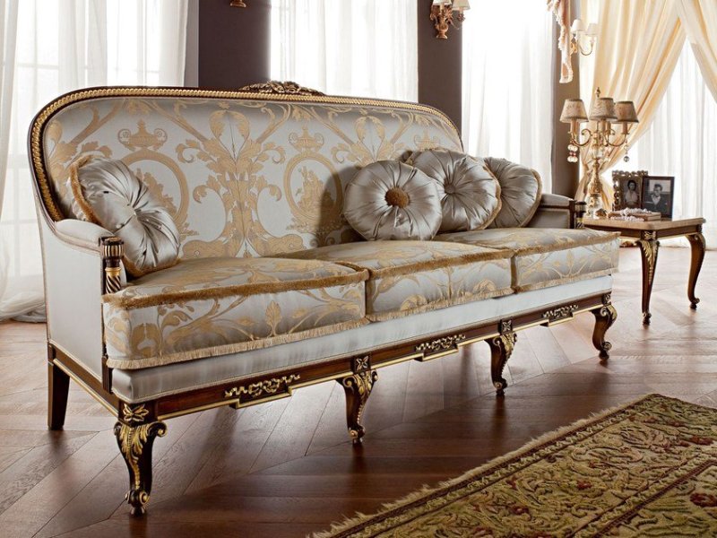 Bespoke Sofas LUXURY CLASSIC MODEL SOFA